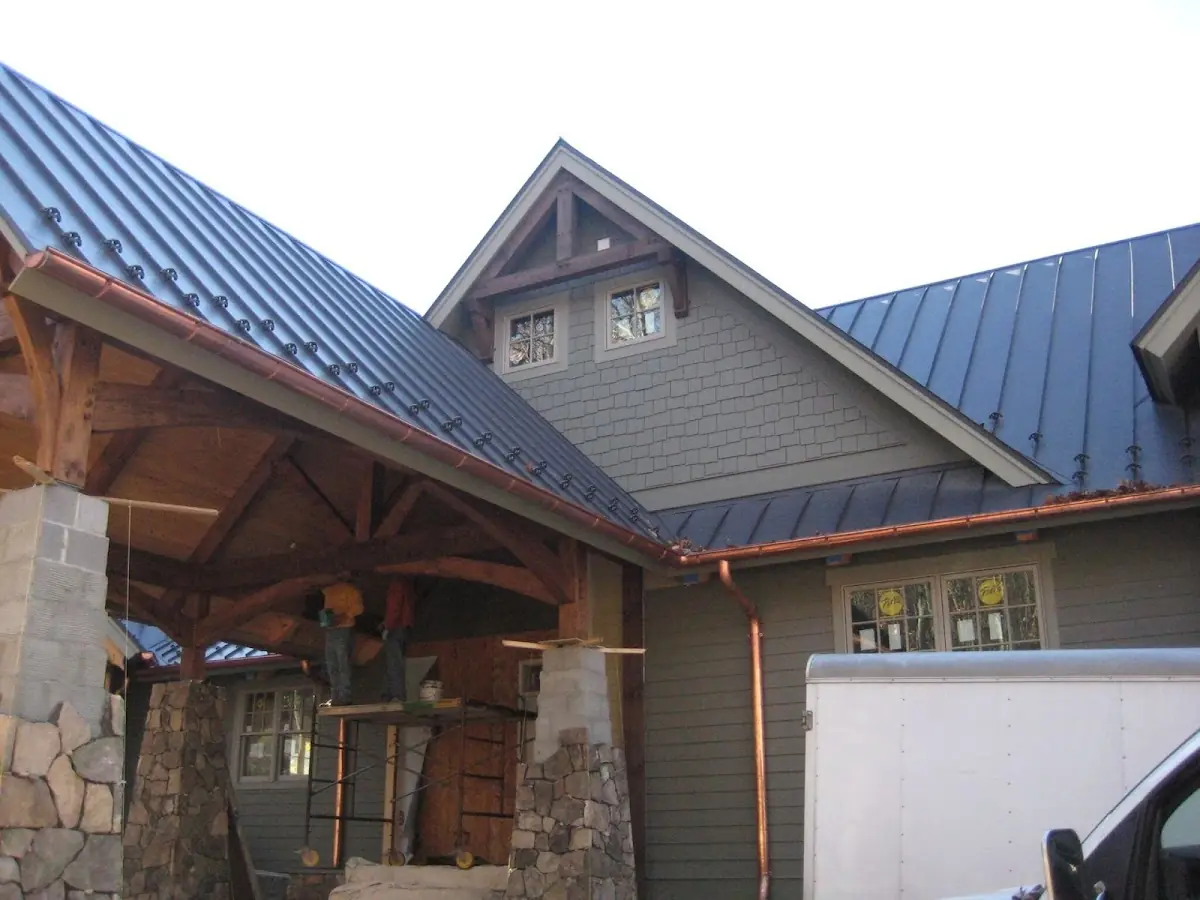 Craftsman Roofing team delivering quality roofing work in Garden Oaks